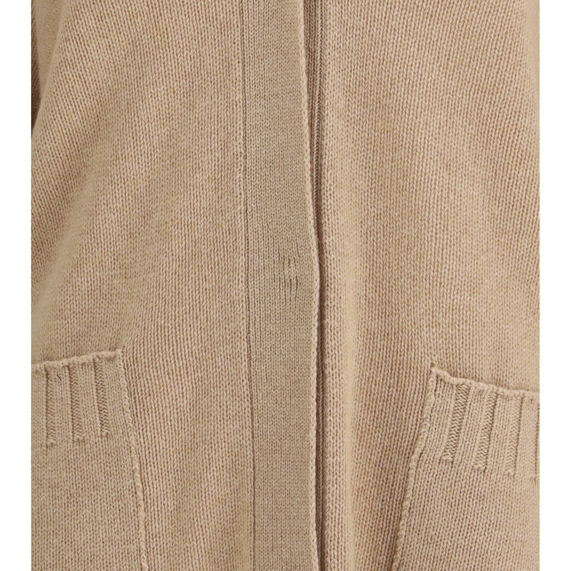 Cardigan in fine knit with a V-neckline